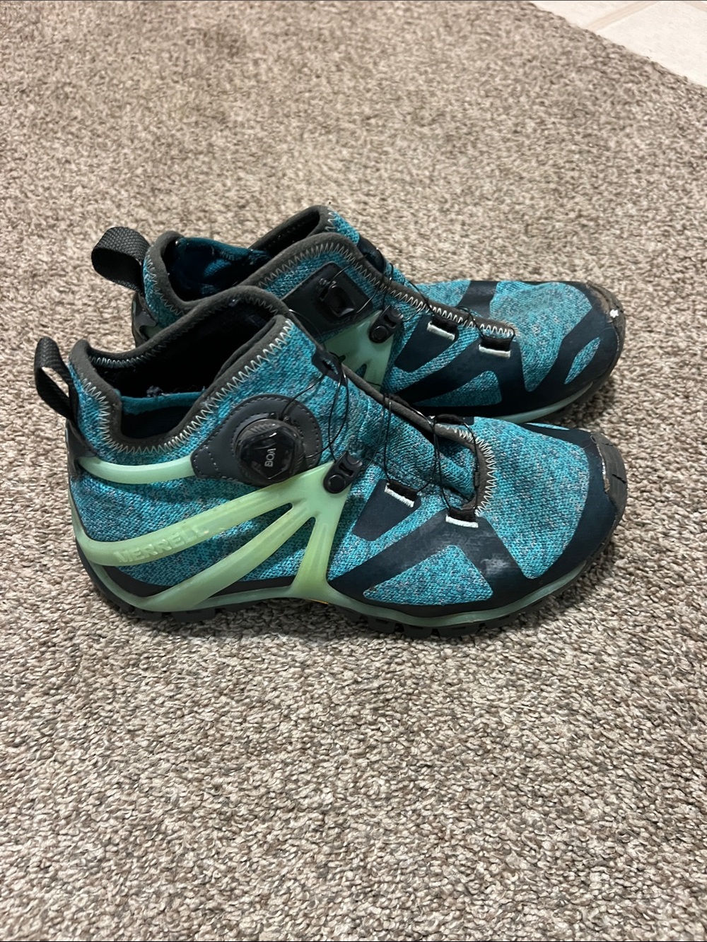 Merrell women’s hiking BOA dial Trail Sneakers 8.5